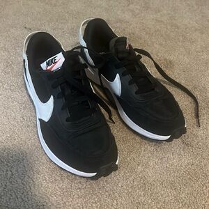 Women’s Nike Waffle Debut Sz 8